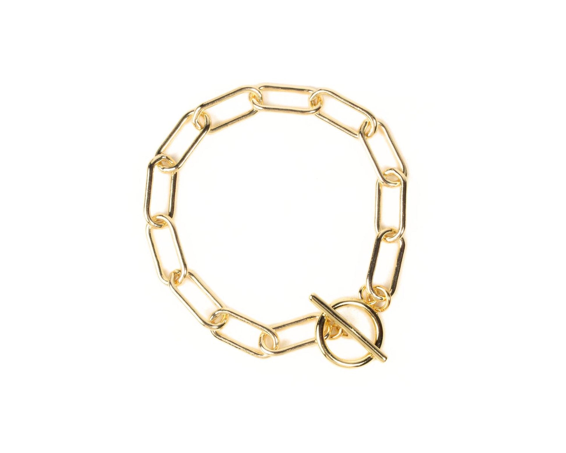A gold-colored chain bracelet with a round clasp.