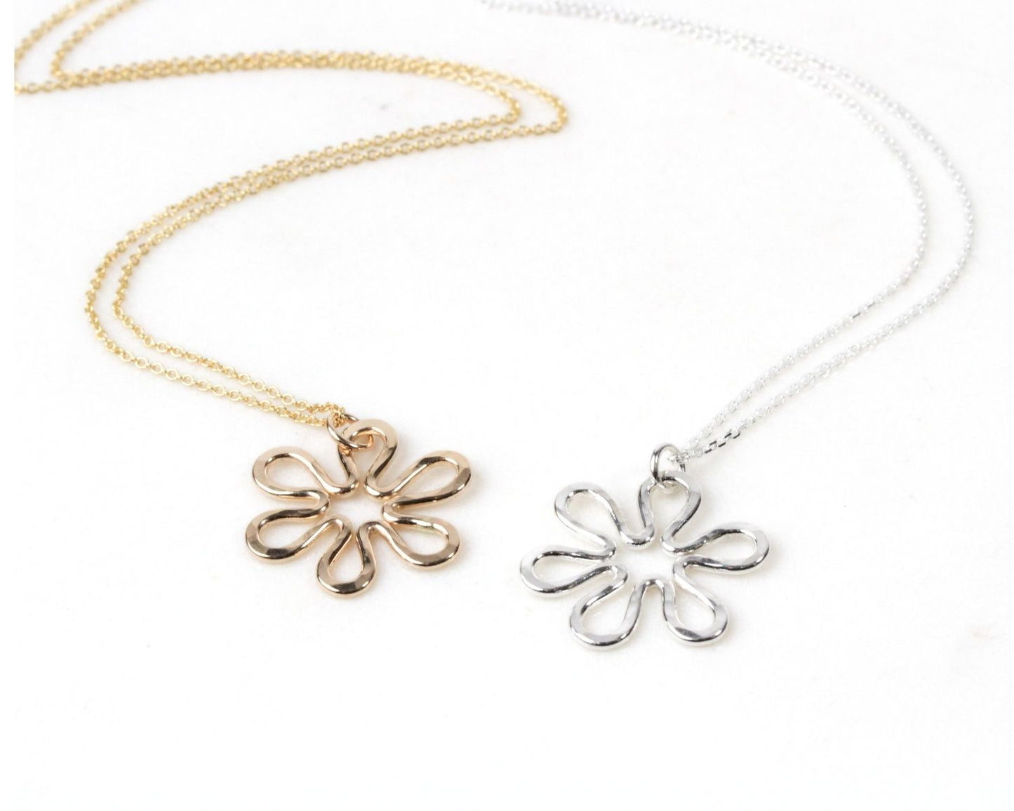 The Daisy Flower Necklace