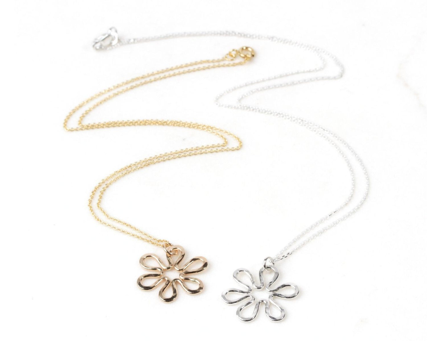 The Daisy Flower Necklace